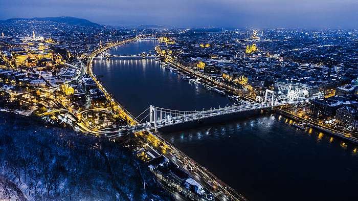 Budapest kivilágítva madártávlatból (légifotó), Premium Kollekció
