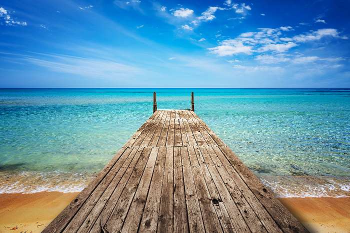 Strand tiszta kék tenger és felhőtlen ég, összpontosít a végtele, Premium Kollekció