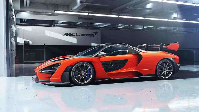 McLaren Senna - a bemutatóteremben, 