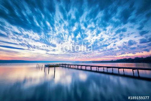 Amazing lake sunset /
Magnificent long exposure lake sunset wit, Premium Kollekció