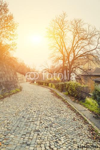 Régi utca napfényben, Buda vár közelében, Budapest Télen, Hu, Premium Kollekció