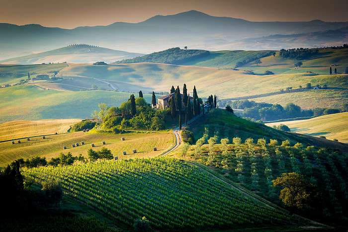 Toszkána, táj és parasztház a Val d'Orcia dombjaiban, Premium Kollekció