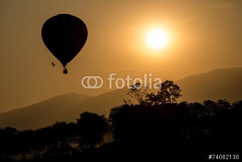 Hőlégballon sziluett a naplementében, Premium Kollekció