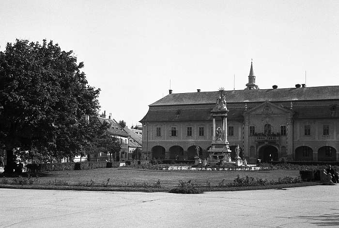 Esztergom, a Széchenyi tér és a Városháza (1942), 