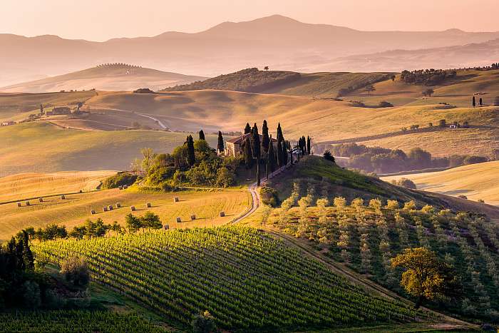 Toszkána, táj és parasztház a Val d'Orcia dombjaiban, Premium Kollekció