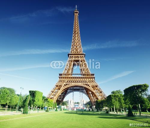 napsütéses reggel és az Eiffel-torony, Párizs, Franciaország, Premium Kollekció