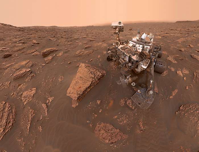 Curiosity rover, porvihar szelfi a Marson, Fotóművészek