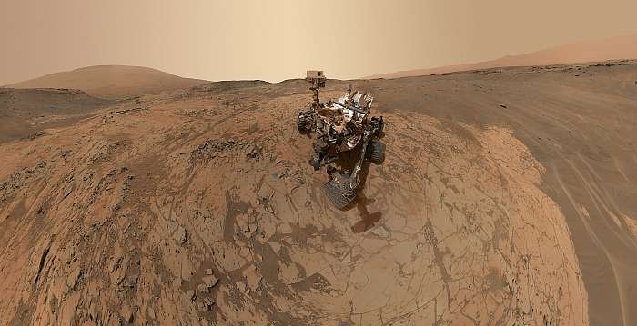 Curiosity 360 fotó projekció a Marson, Fotóművészek