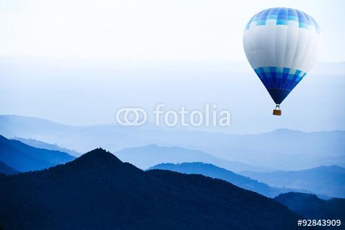 Hőlégballon a hegy fölött , Premium Kollekció