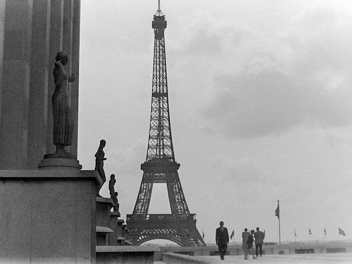 Az Eiffel-torony 1960-ban, 