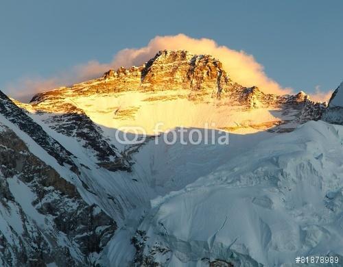 Estélyi kilátás a Lhotse-hegyről a Pumo Ri alap táborról, Premium Kollekció