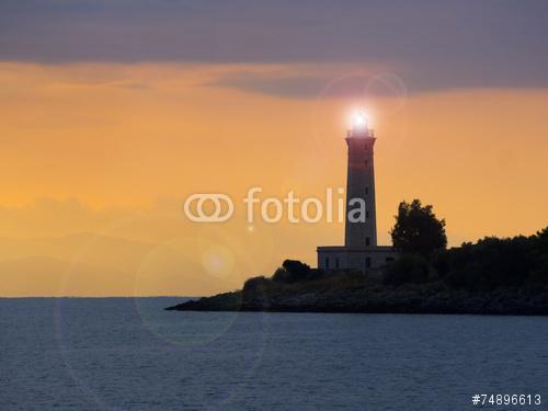 Világítótorony a naplementében Gytheio, Görögország, Premium Kollekció