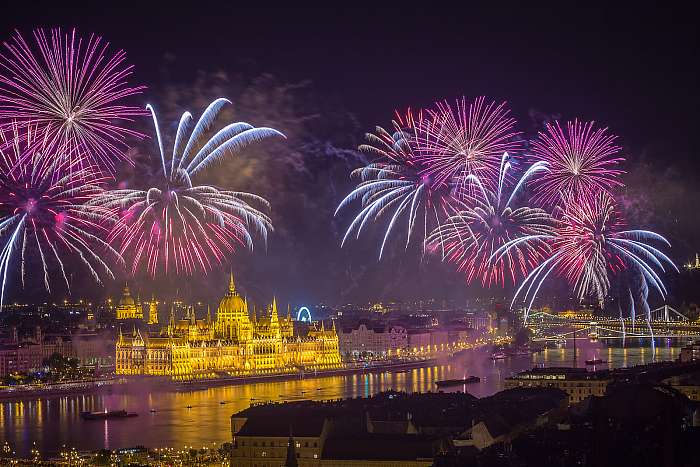 Augusztus 20. Tüzijáték Budapesten (3), Partner Kollekció