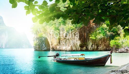 long boat on island in Thailand, Premium Kollekció