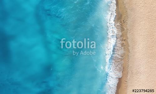 Beach and waves from top view. Turquoise water background from top view. Summer seascape from air. Top view from drone. Travel c, Premium Kollekció