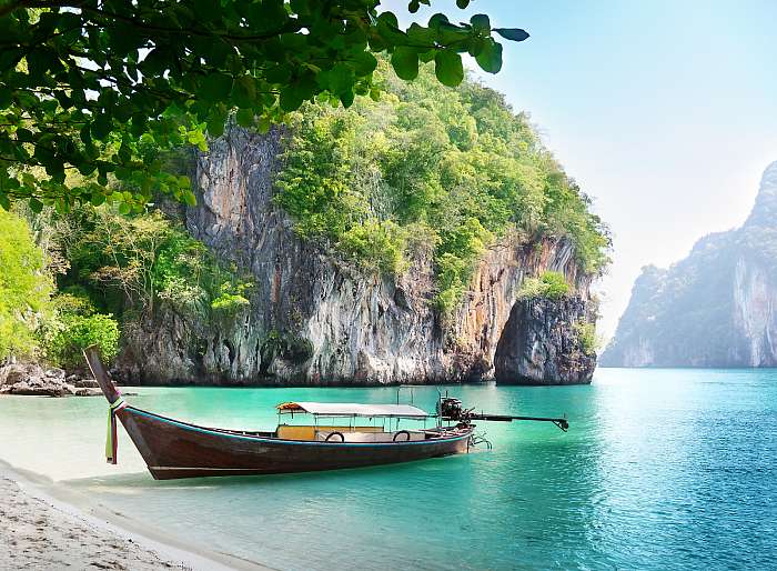 long boat on island in Thailand, Premium Kollekció