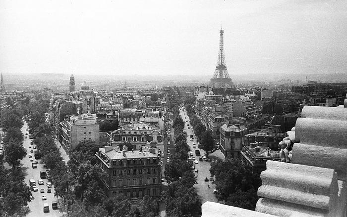 Párizs, kilátás a Diadalív tetejéről az Eiffel-torony felé (1964), 