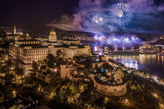 Tüzijáték Budapesten a Budai-várral (8), Partner Kollekció