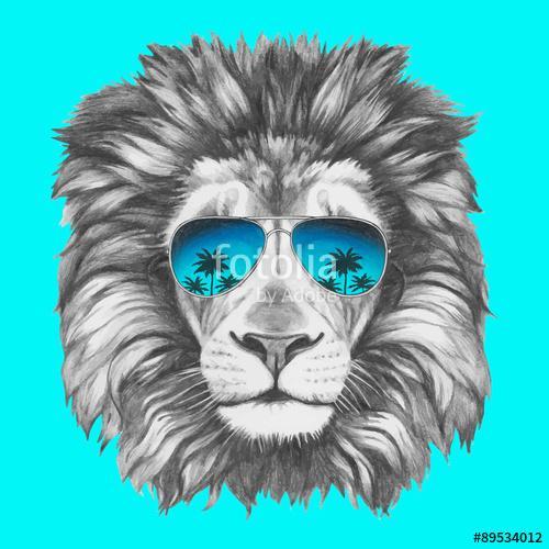 Hand drawn portrait of Lion with sunglasses. Vector isolated ele, Premium Kollekció