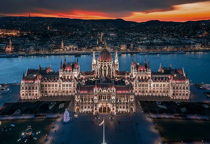 Budapesti Parlament épülete éjszaka, Partner Kollekció