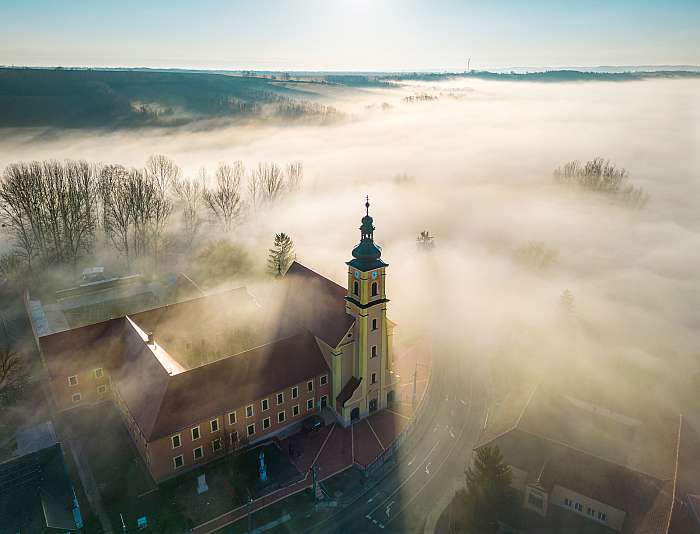 Bazilika ködbe veszve (Andocs), 